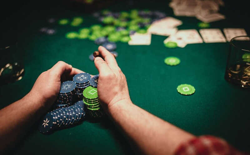 Bỏ túi luật all in giúp tân thủ thắng lớn khi chơi poker tại Ole777