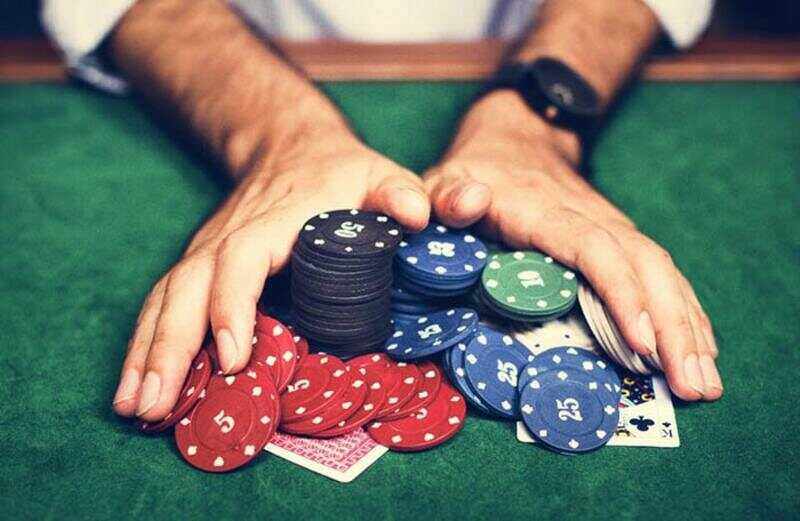 Tiết lộ chiến thuật all in khi chơi poker ăn cược liên tục