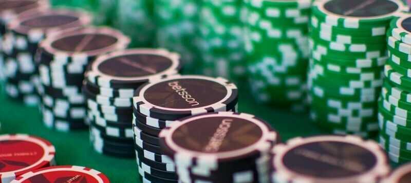 Sử dụng chip poker mang lại lợi ích tuyệt vời cho người chơi