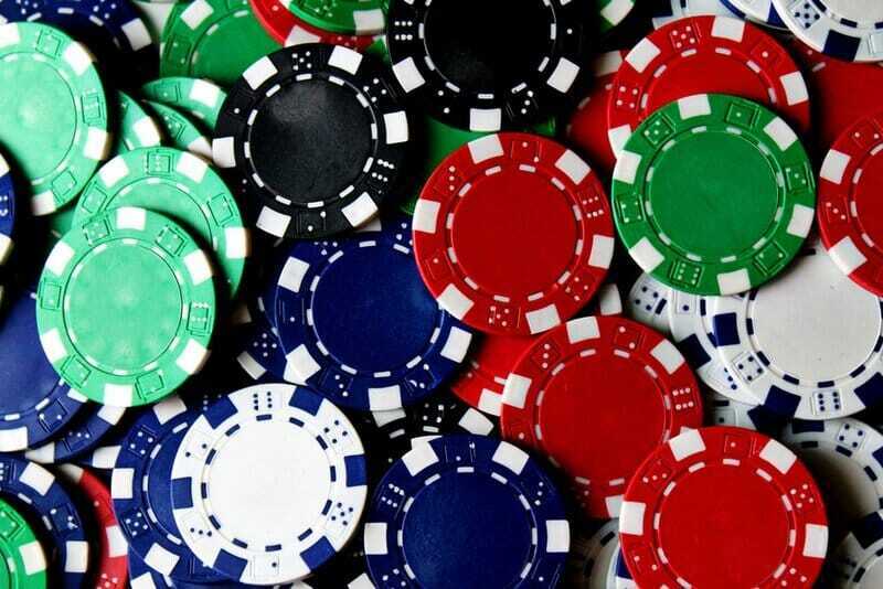 Các kiểu chip thường gặp khi chơi game bài poker online